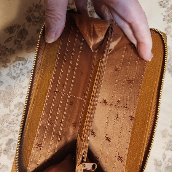 Kenneth Cole NY Wrustlet / Wallet Like New - Picture 2 of 6